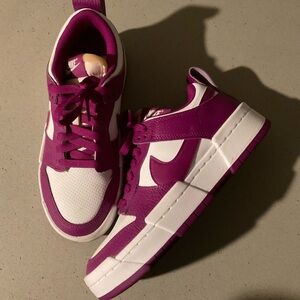 NIKE FUSCHIA LOW TOPS